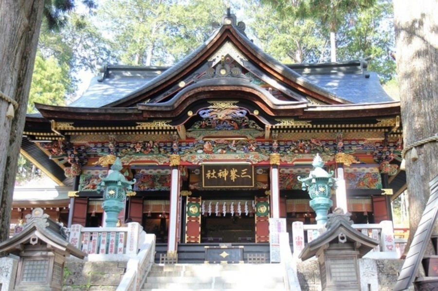 三峰神社にて参拝